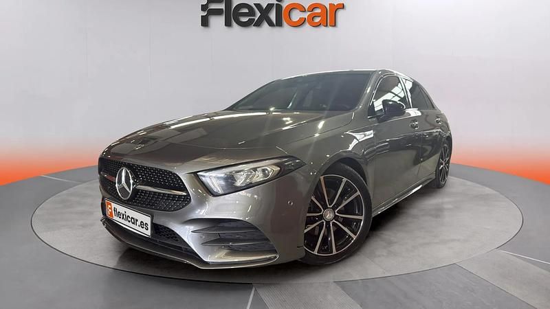 Usado Mercedes A180 116 CV (85 kW) 2019 Gris Utilitario
