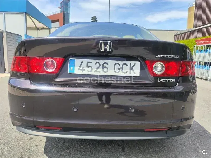 Usado Honda Accord Executive 140 CV (102 kW) 2008 Violeta / lila Berlina