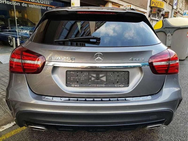 Usado Mercedes GLA250 AMG line 211 CV (155 kW) 2017 Gris SUV