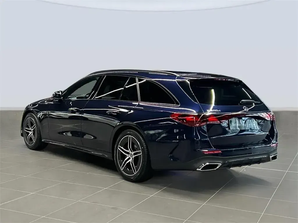 Nuevo Mercedes E220 197 CV (144 kW) 2026 Azul Familiar