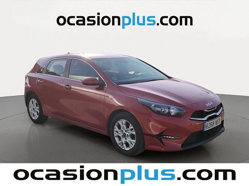 Usado Kia Ceed 136 CV (100 kW) 2023 Rojo Utilitario