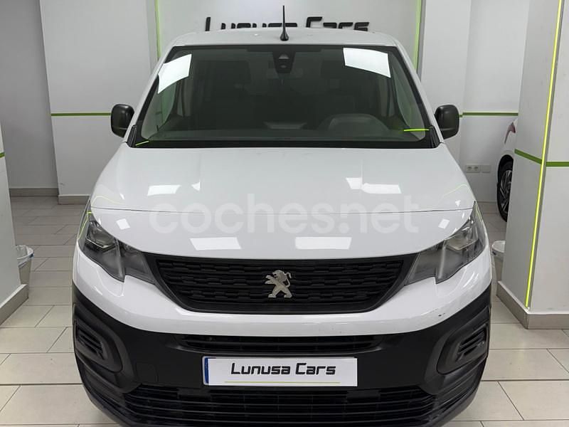 Usado Peugeot Rifter Allure 100 CV (73 kW) 2023 Blanco Monovolumen