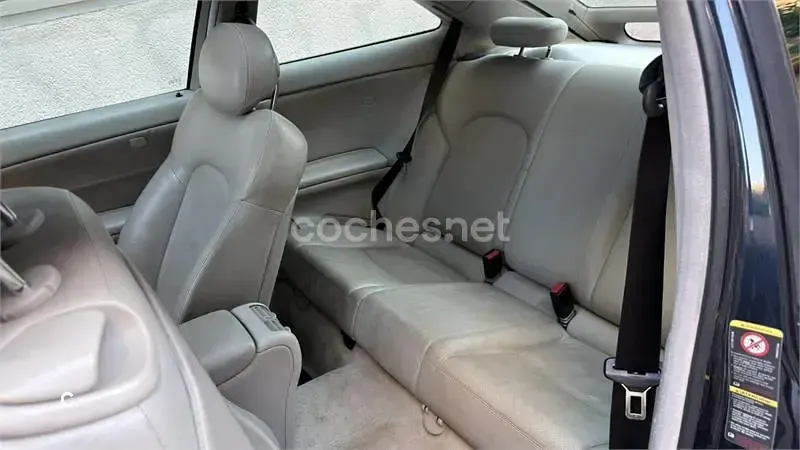Usado Mercedes C180 143 CV (105 kW) 2004 Gris / plata Berlina