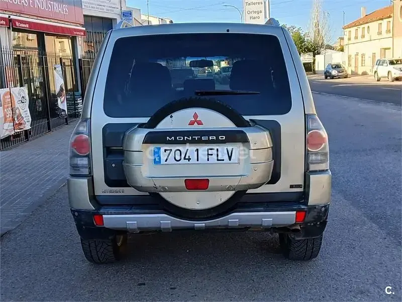 Usado Mitsubishi Montero 170 CV (125 kW) 2007 Beige SUV