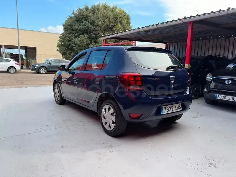 Usado Dacia Sandero Base 75 CV (55 kW) 2018 Azul Berlina