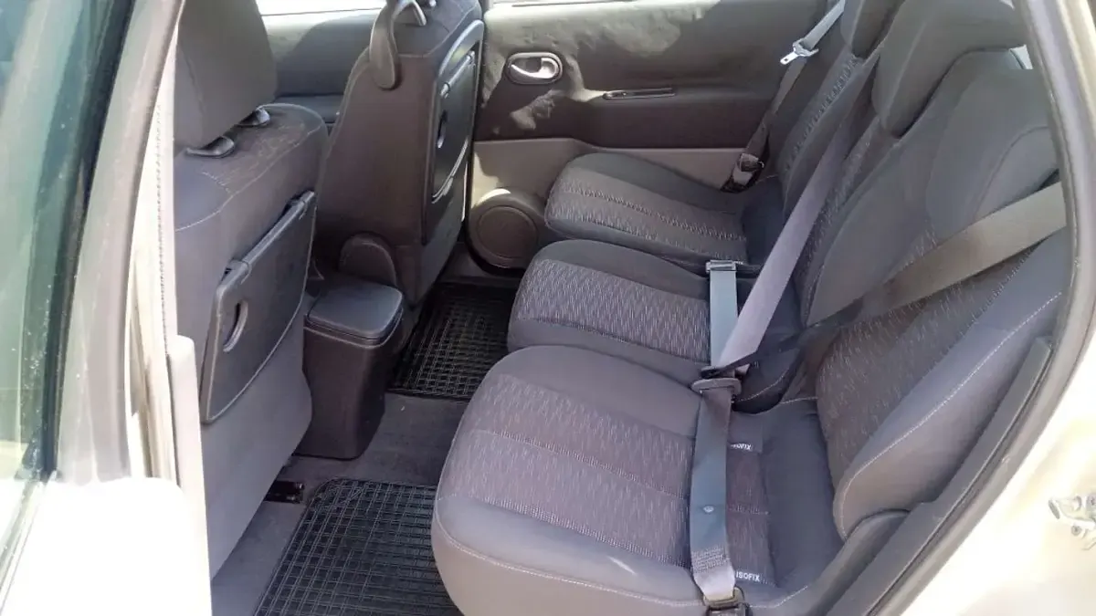 Usado Renault Scénic II Dynamique 111 CV (81 kW) 2007 Gris Monovolumen