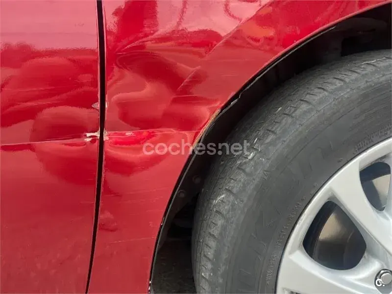 Usado Toyota Auris Hybrid Active 136 CV (100 kW) 2018 Granate Berlina
