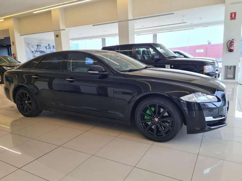 Usado Jaguar XJ Premium Luxury 275 CV (202 kW) 2012 Negro Berlina