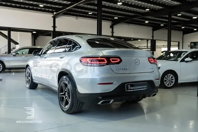 Usado Mercedes GLC200 163 CV (119 kW) 2020 Gris / plata SUV