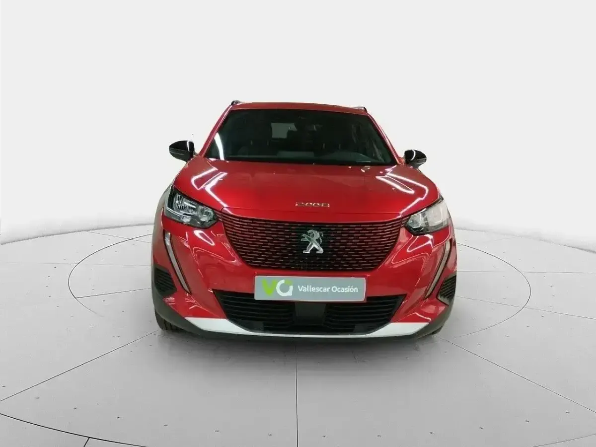Usado Peugeot e-2008 Allure 100 kW (136 CV) 2023 Rojo rouge elixir SUV