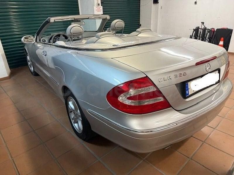 Usado Mercedes CLK200 Avantgarde 163 CV (119 kW) 2005 Gris / plata Descapotable