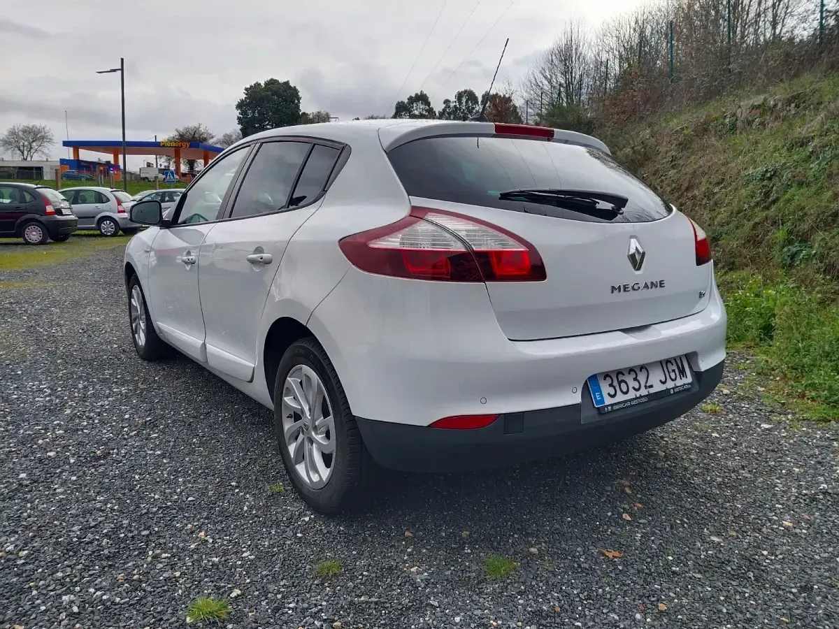 Usado Renault Mégane III 115 CV (84 kW) 2016 Blanco