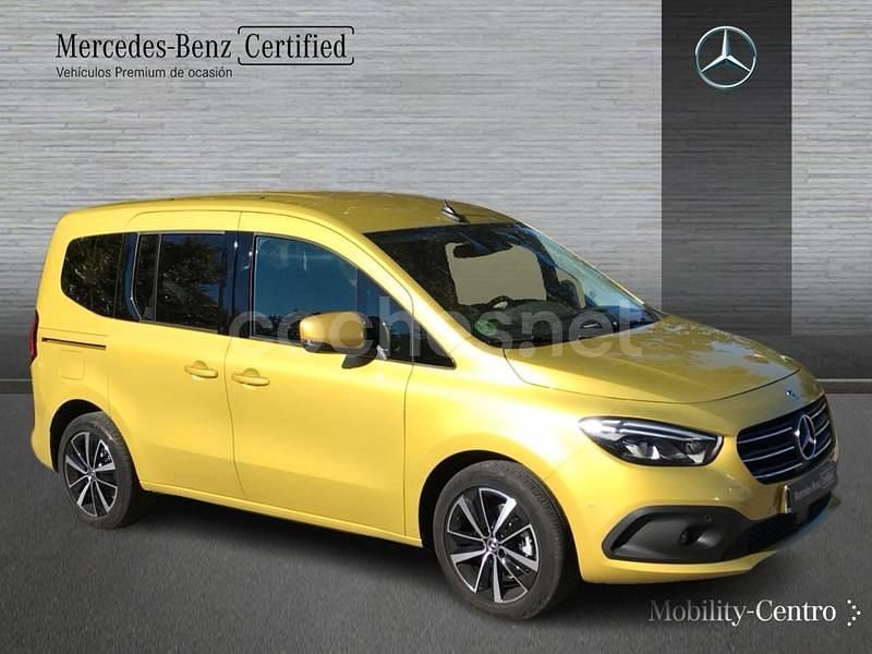 Usado Mercedes T180 116 CV (85 kW) 2025 Amarillo Monovolumen