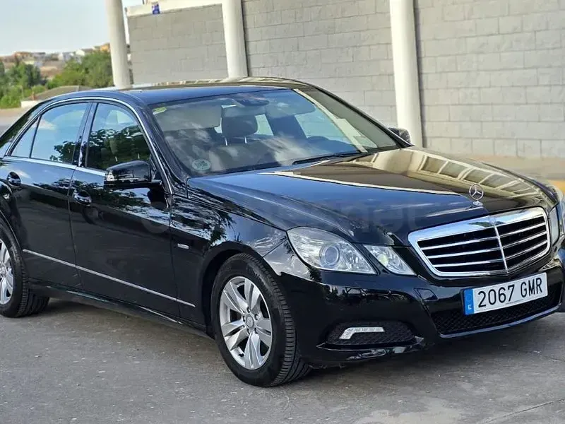 Usado Mercedes E250 Avantgarde 204 CV (150 kW) 2010 Negro Berlina