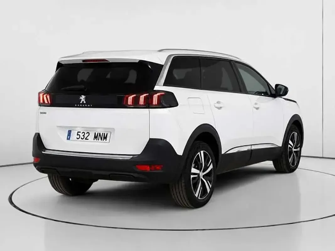 Usado Peugeot 5008 Allure 131 CV (96 kW) 2024 Blanco SUV
