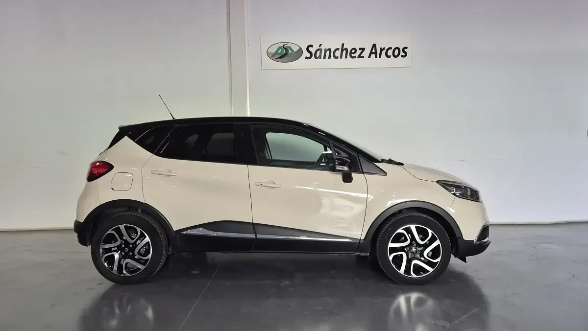 Usado Renault Captur Zen 90 CV (66 kW) 2016 Beige SUV
