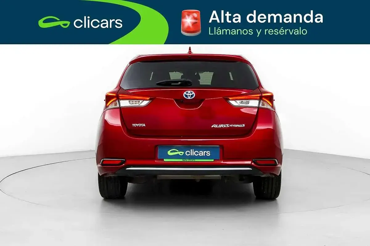 Usado Toyota Auris Hybrid Active 99 CV (72 kW) 2016 Rojo Berlina