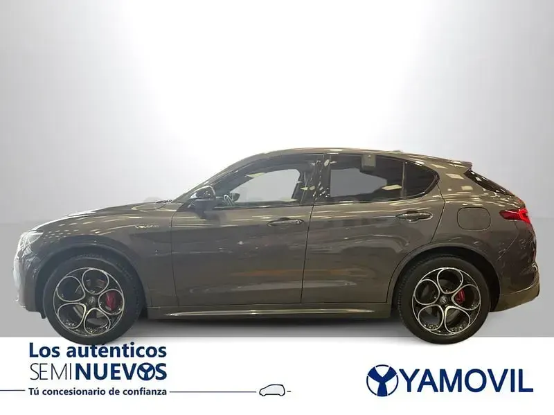 Usado Alfa Romeo Stelvio Veloce 280 CV (205 kW) 2022 Gris / plata SUV