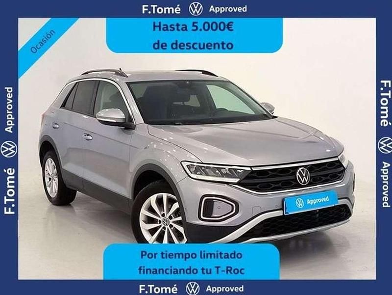 Plateado Usado 2023 VW T-Roc Life SUV | 24.890 € (Precio justo) - Imagen 1/4