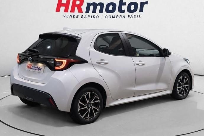 Usado Toyota Yaris Hybrid Active 92 CV (67 kW) 2023