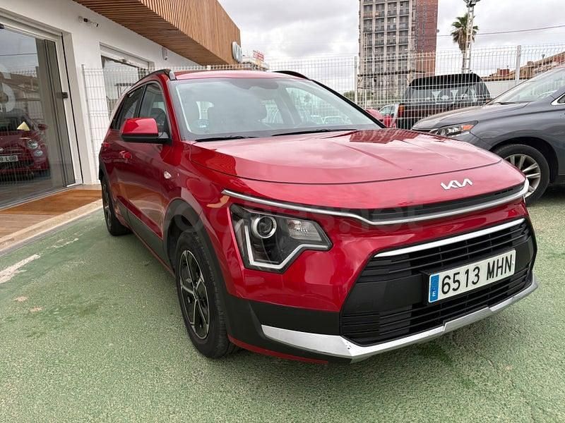 Usado Kia Niro 141 CV (103 kW) 2023 Granate SUV