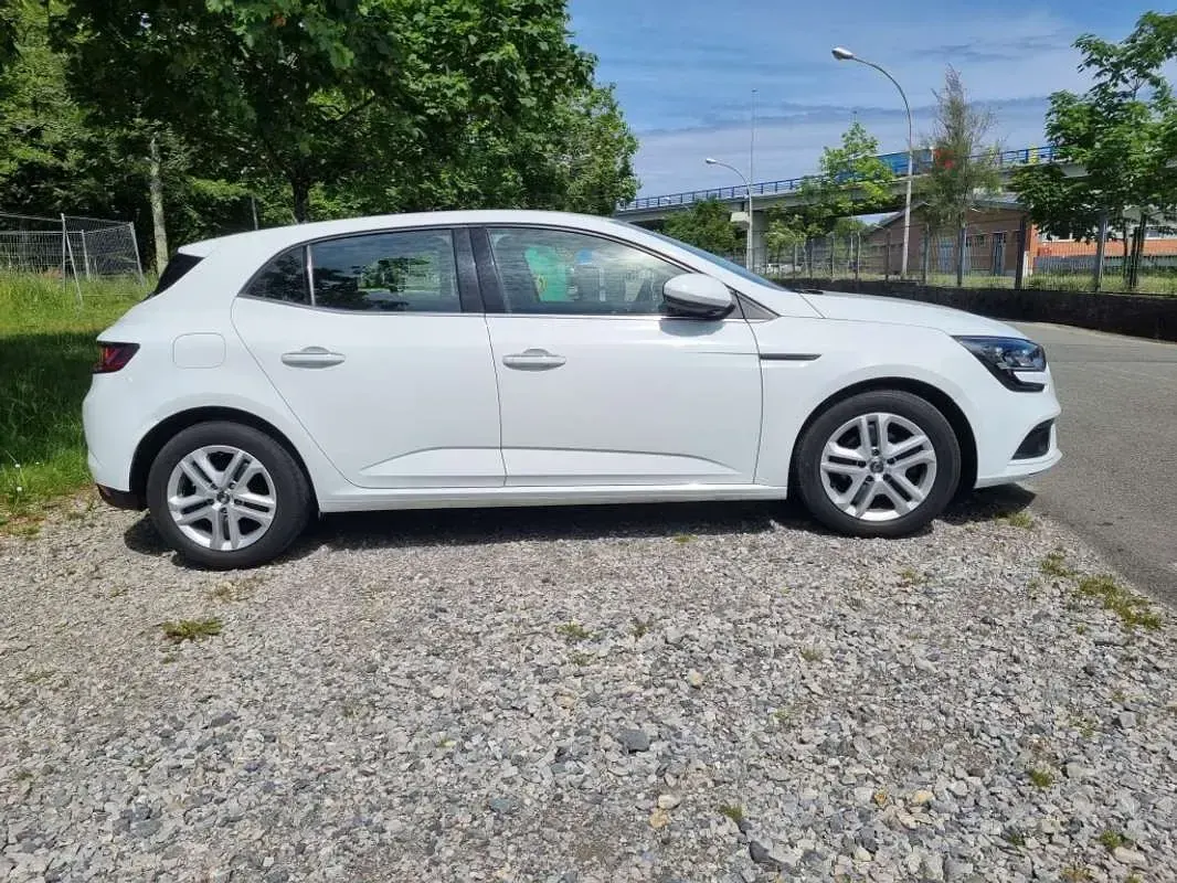 Usado Renault Mégane Business 116 CV (85 kW) 2021 Blanco Utilitario