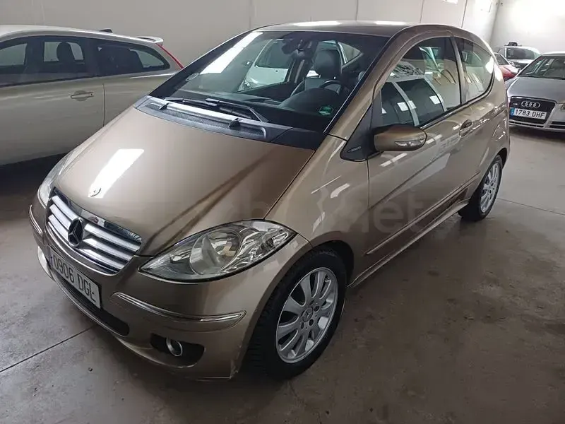 Usado Mercedes A200 Elegance 140 CV (102 kW) 2006 Gris / plata Berlina
