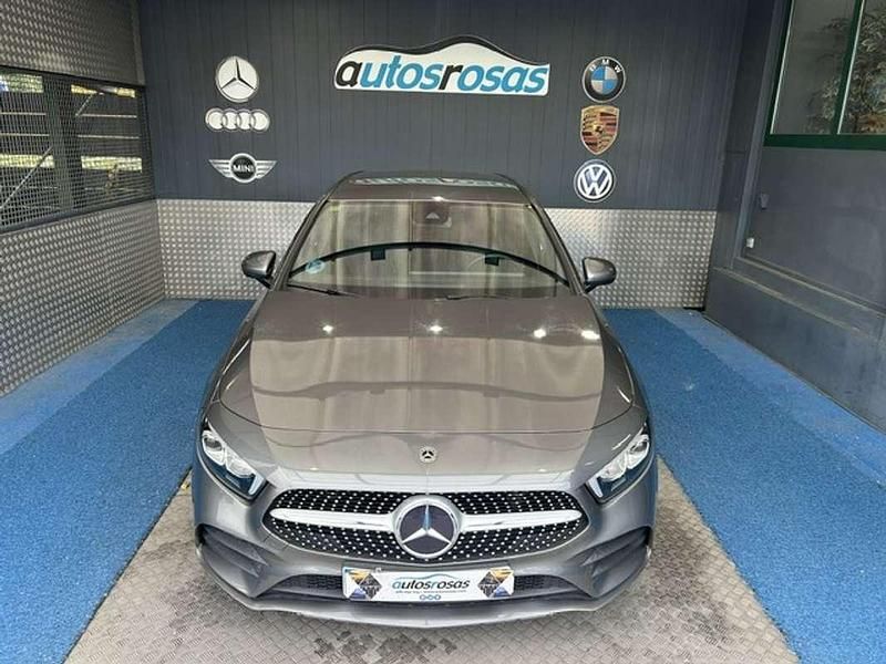 Usado Mercedes A180 116 CV (85 kW) 2020 Gris Utilitario