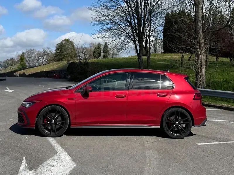 Usado VW Golf VIII GTI 245 CV (180 kW) 2021 Rojo Berlina