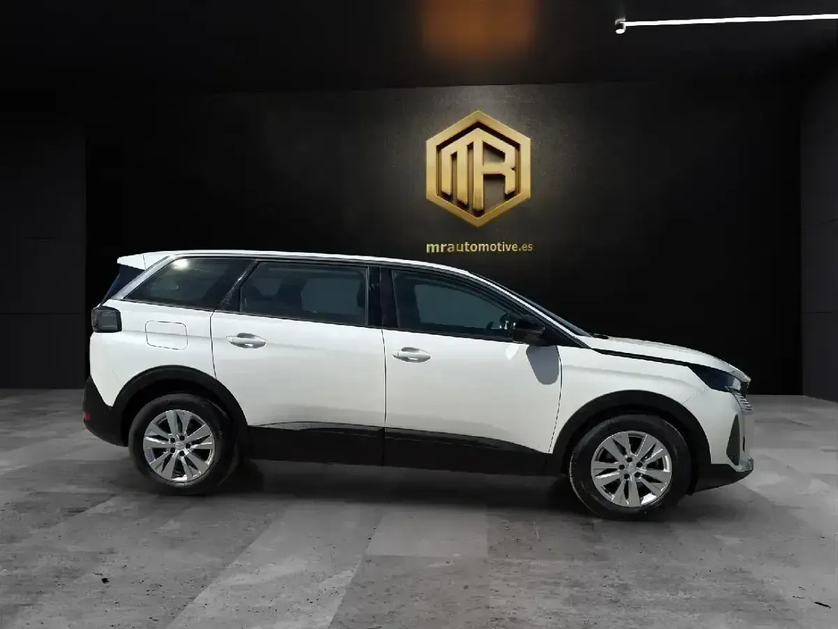 Usado Peugeot 5008 Active 130 CV (95 kW) 2022 Blanco SUV