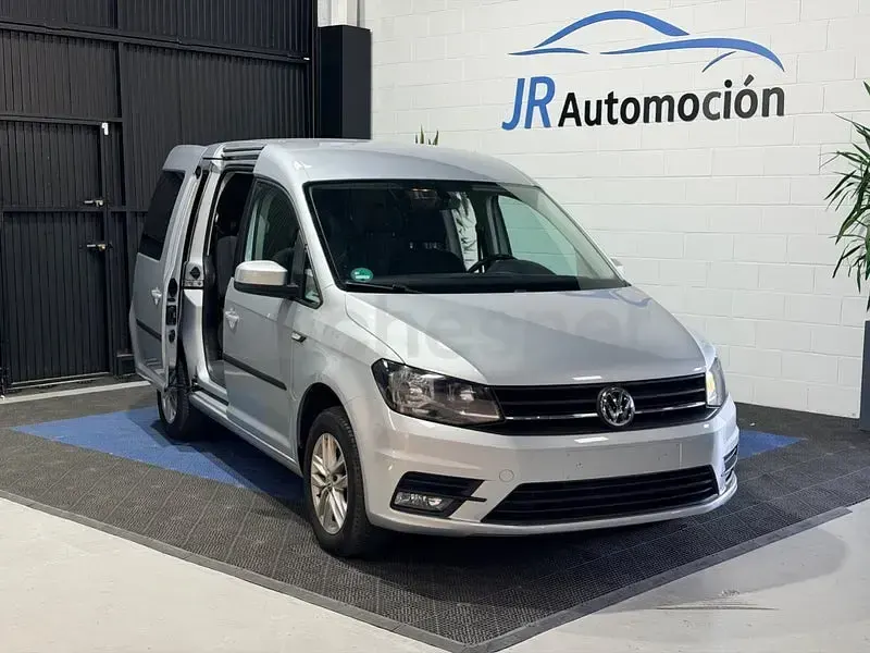 Usado VW Caddy Trendline 102 CV (75 kW) 2016 Gris / plata Monovolumen