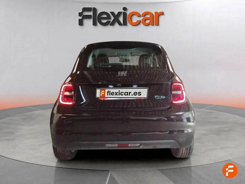 Usado Fiat 500e Action 69 kW (95 CV) 2022 Negro Utilitario