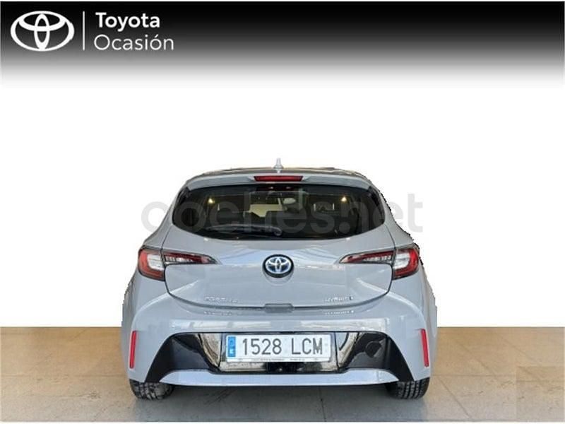 Usado Toyota Corolla 122 CV (89 kW) 2019 Gris / plata Berlina