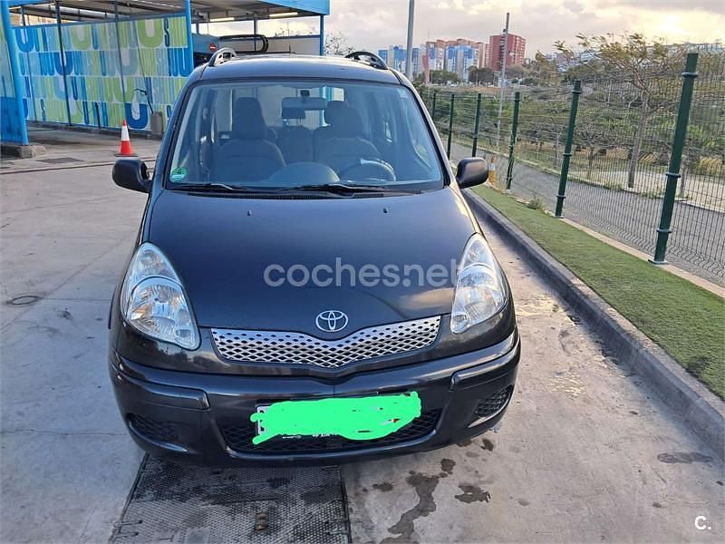 Usado Toyota Yaris Verso Sol 86 CV (63 kW) 2004 Negro Monovolumen