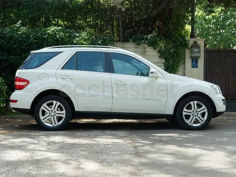 Usado Mercedes ML300 204 CV (150 kW) 2010 Blanco SUV