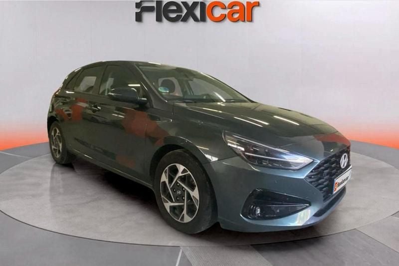 Verde Usado 2024 Hyundai i30 Berlina | 18.990 € (Precio justo) - Imagen 1/4