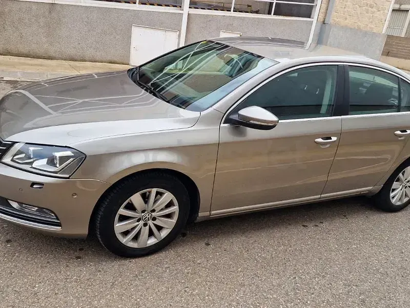 Usado VW Passat Advance 140 CV (102 kW) 2014 Marrón Berlina