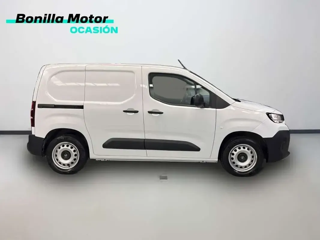 Usado Citroën Berlingo 102 CV (75 kW) 2024 Blanco Monovolumen