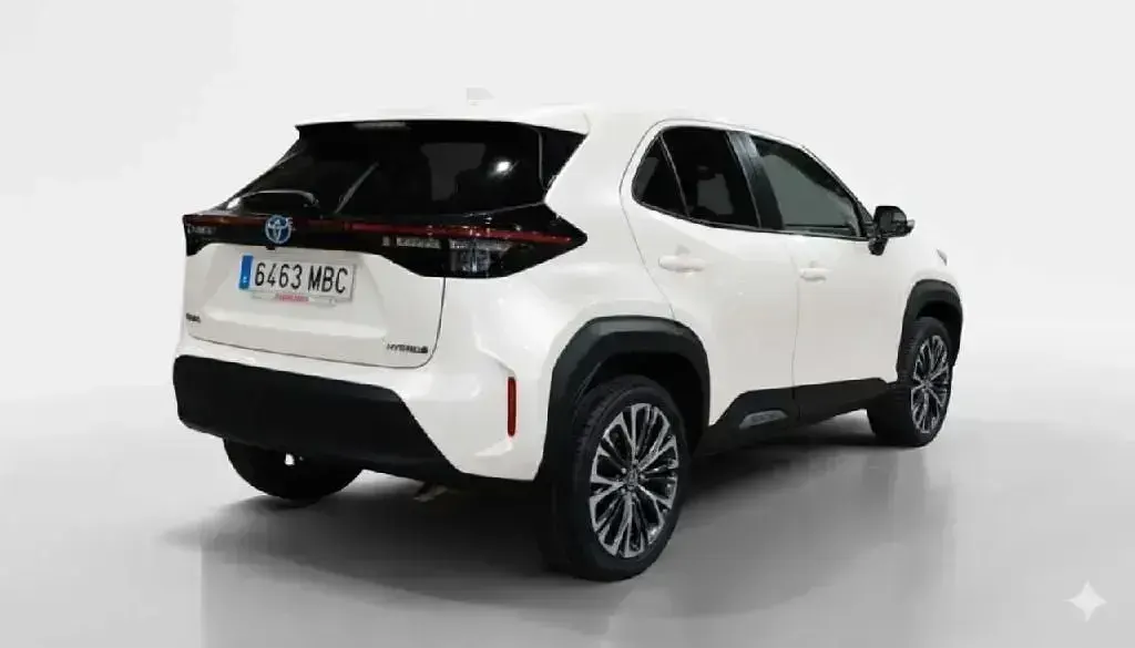 Usado Toyota Yaris Hybrid Style 116 CV (85 kW) 2022 Blanco