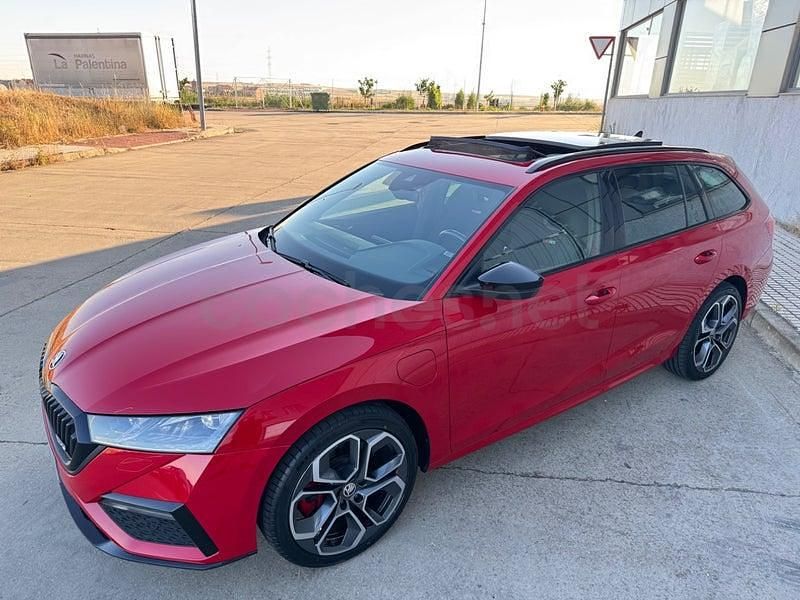 Usado Skoda Octavia RS 245 CV (180 kW) 2021 Rojo Familiar