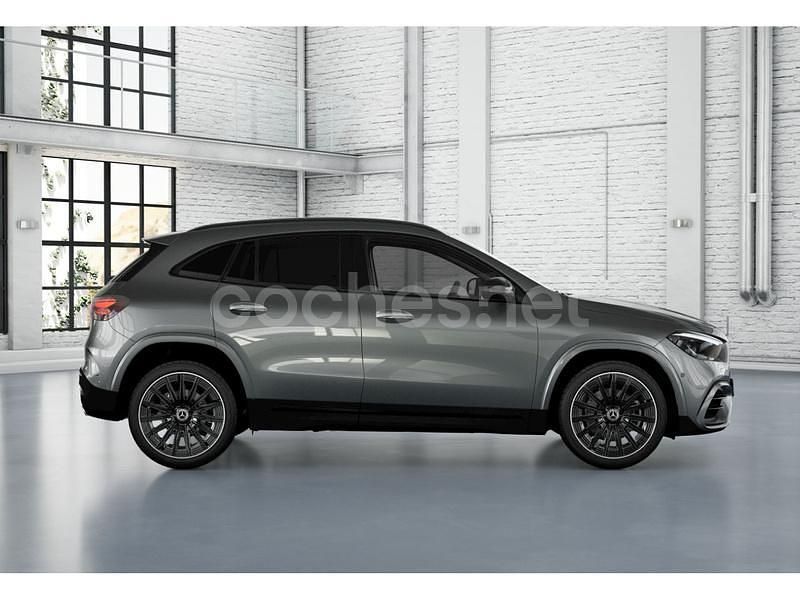 Usado Mercedes GLA200 AMG line 150 CV (110 kW) 2025 Mountaingrau  met. SUV