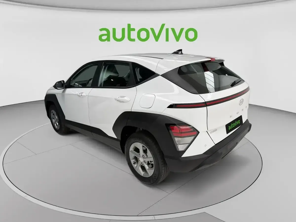 Usado Hyundai Kona 100 CV (73 kW) 2025 Blanco SUV