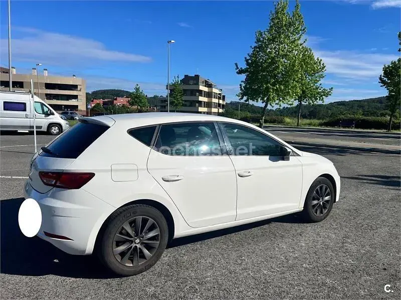 Usado Seat Leon Style 115 CV (84 kW) 2019 Blanco Berlina