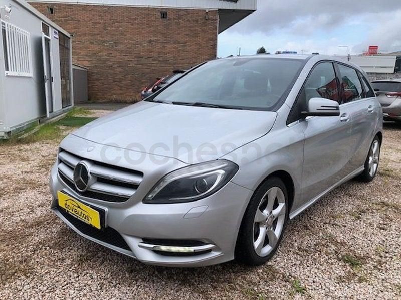 Usado Mercedes B200 136 CV (100 kW) 2014 Gris / plata Monovolumen