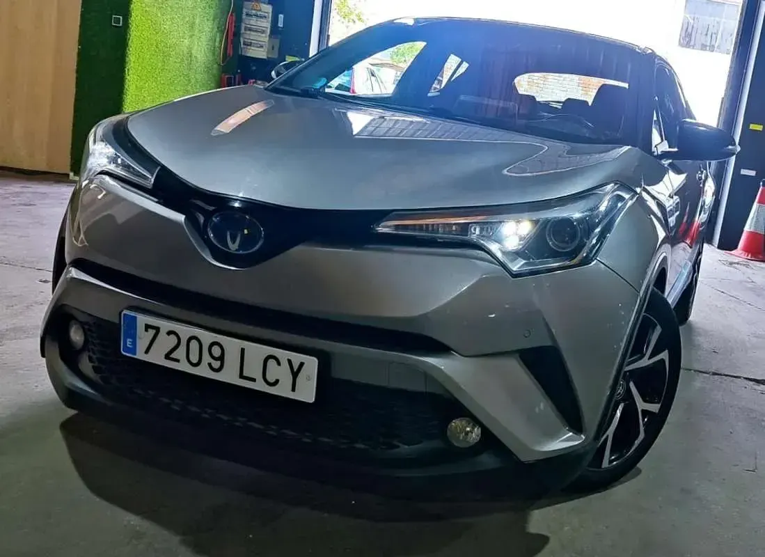 Usado Toyota C-HR Advance 122 CV (89 kW) 2020 Gris SUV
