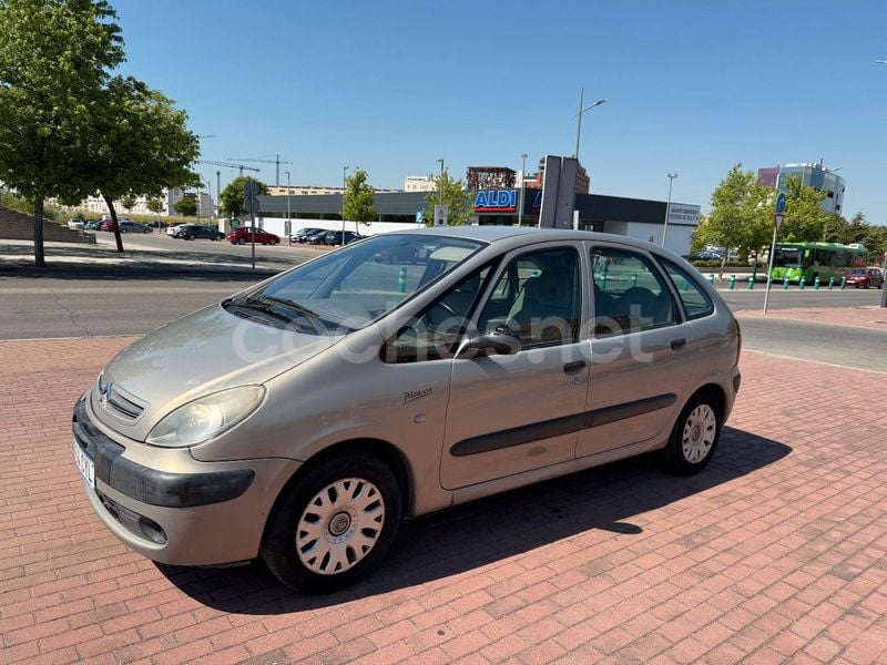 Beige Usado 2004 Citroën Xsara Picasso Exclusive Monovolumen | 1900 € (Precio justo) - Imagen 1/4