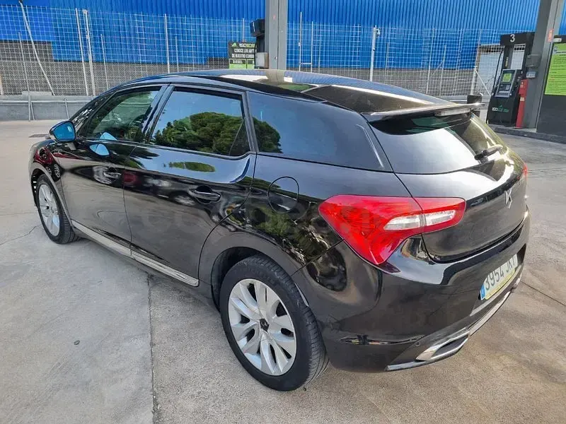 Usado DS Automobiles DS5 Style 120 CV (88 kW) 2016 Negro Utilitario