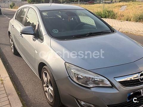 Usado Opel Astra Enjoy 95 CV (69 kW) 2011 Gris / plata Berlina
