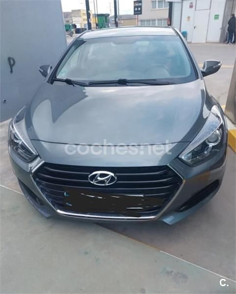 Usado Hyundai i40 115 CV (84 kW) 2018 Gris / plata Berlina