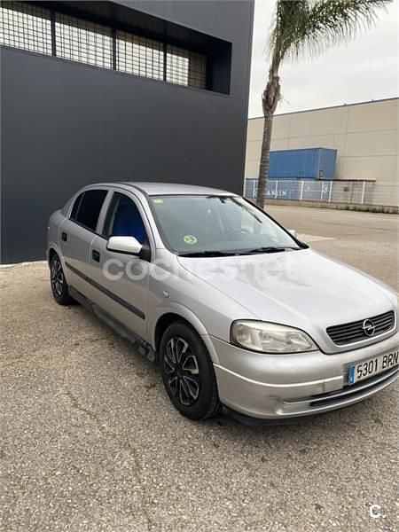 Usado Opel Astra Club 75 CV (55 kW) 2001 Gris / plata Berlina
